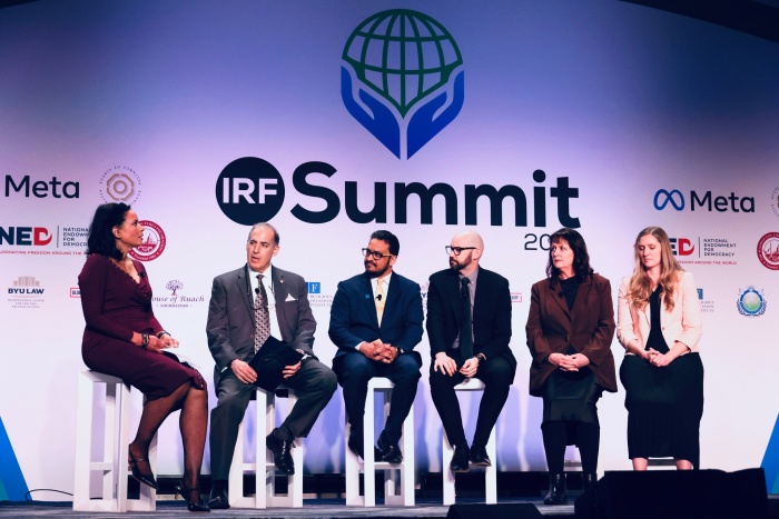 講員對談。(圖／翻攝自FB@IRF Summit）